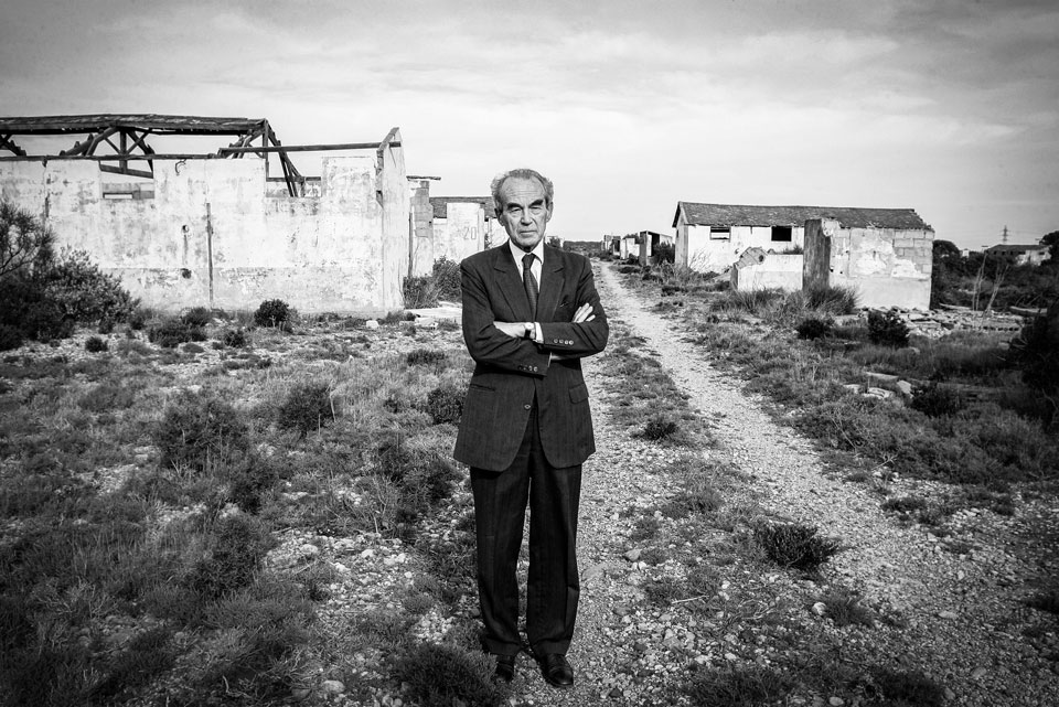 Badinter_EntreePantheon_M.Jauzac_MontageHD_1 Badinter EntreePantheRobert Badinter au camp de Rivesaltes en 2006 - copyright Michel Jauzacon M.Jauzac MontageHD 1